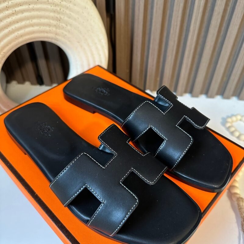 H BLACK SANDALS