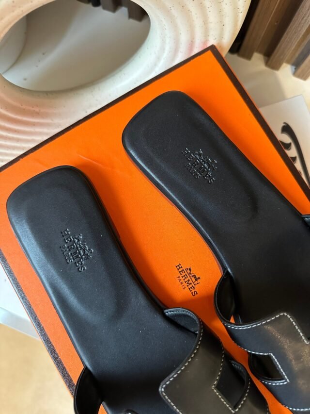 H BLACK SANDALS - Image 3