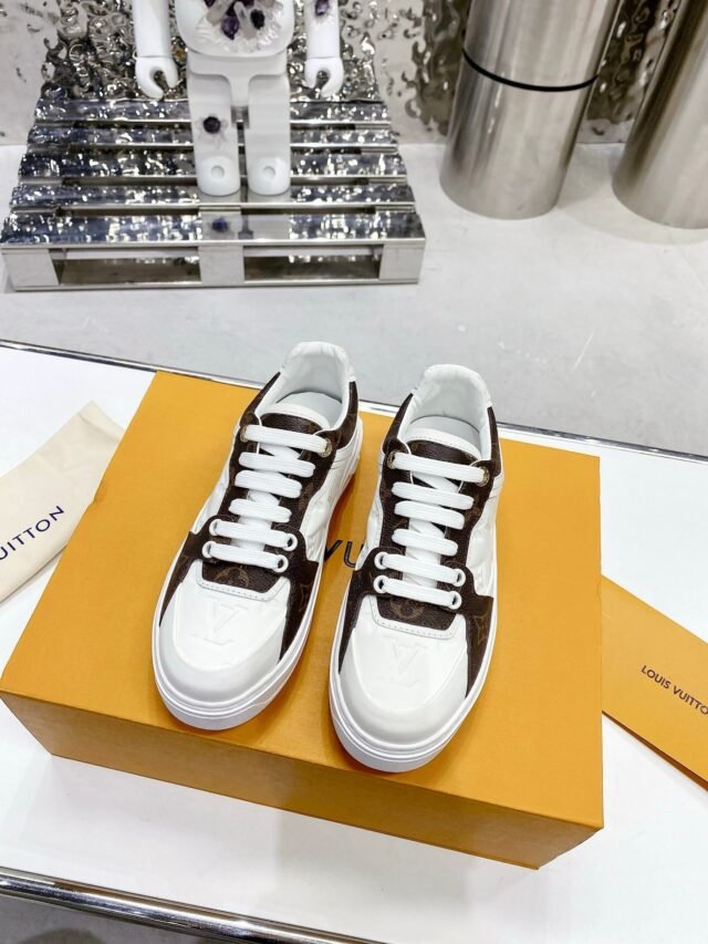 L PRINT WHITE SNEAKERS - Image 2