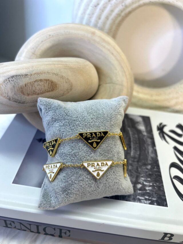 P BLACK & WHITE ADJUSTABLE BRACELET