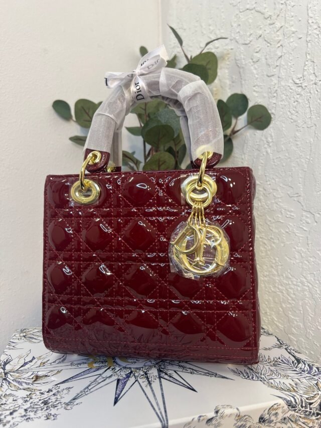 LADY RED MEDIUM