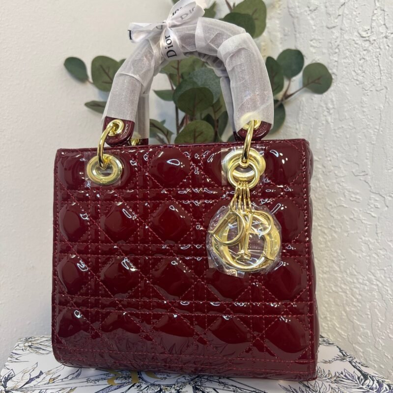 LADY RED MEDIUM