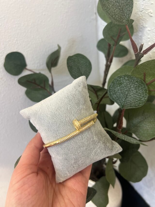 C DIAMOND GOLD BANGLE
