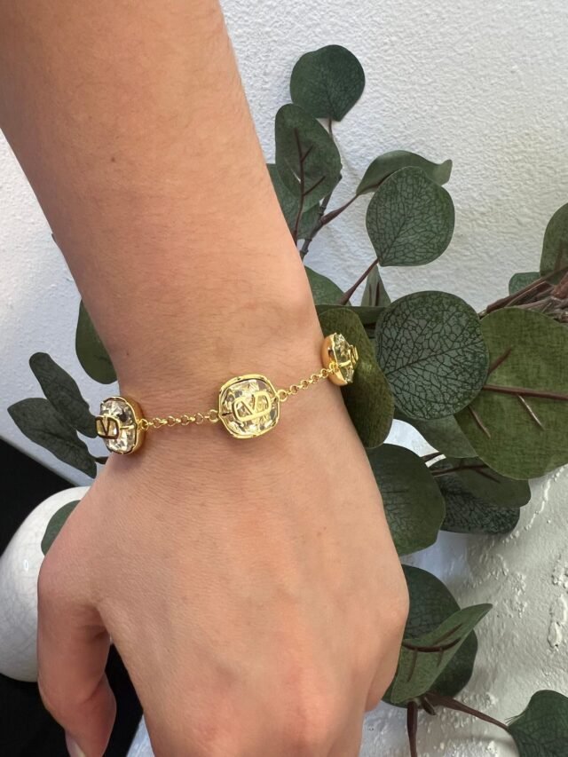 V CRYSTAL ADJUSTABLE BRACELET - Image 3