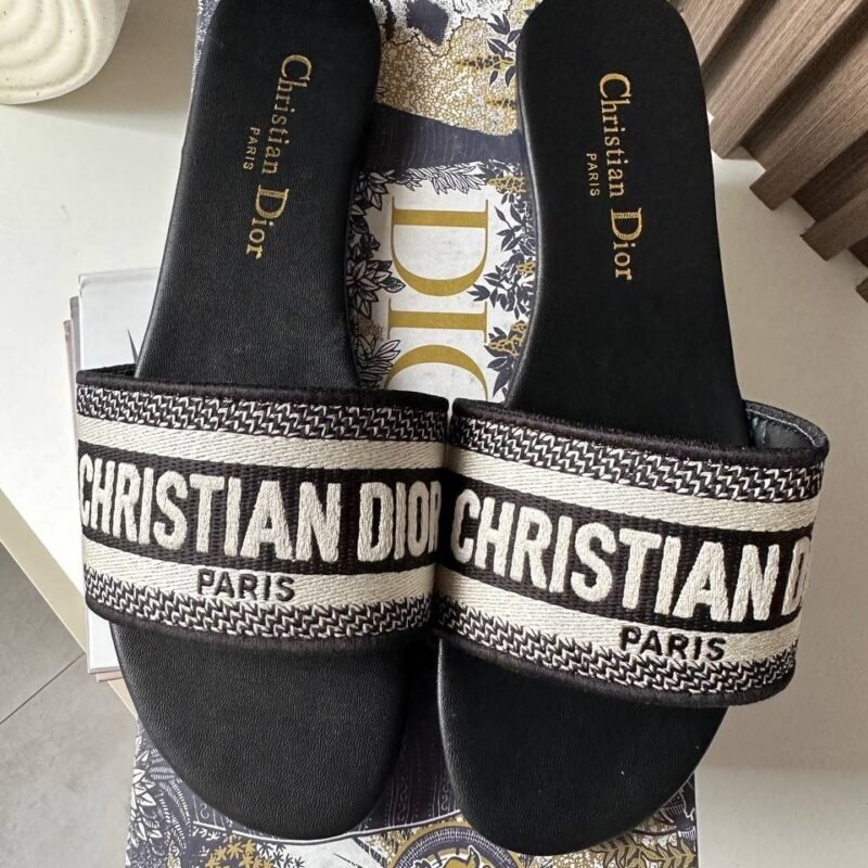 D BLACK SANDALS