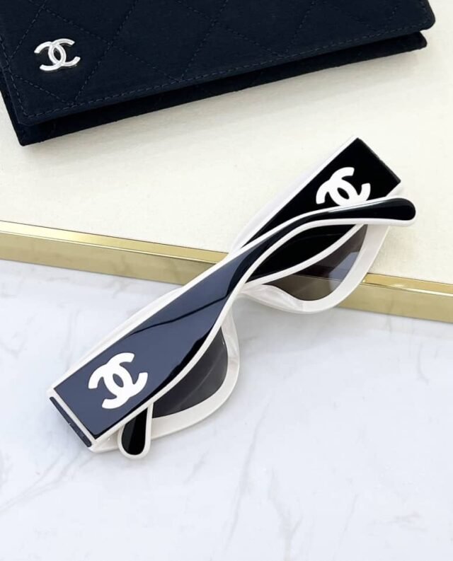 C BLACK/WHITE SUNGLASSES - Image 2