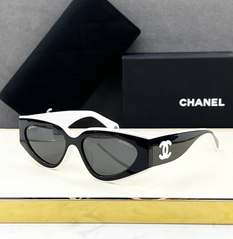 C BLACK/WHITE SUNGLASSES