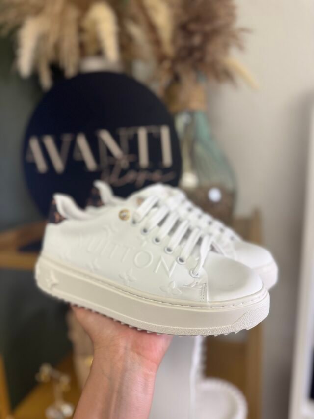 L WHITE SNEAKERS - Image 4