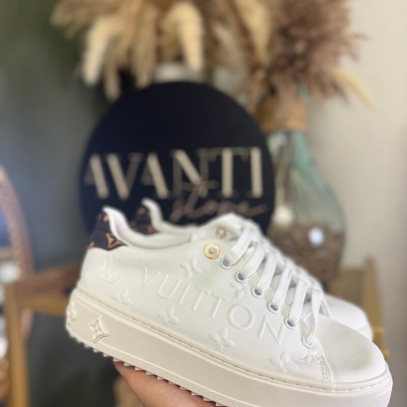 L WHITE SNEAKERS