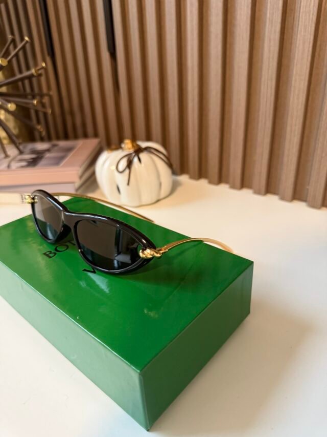 B SUNGLASSES - Image 2