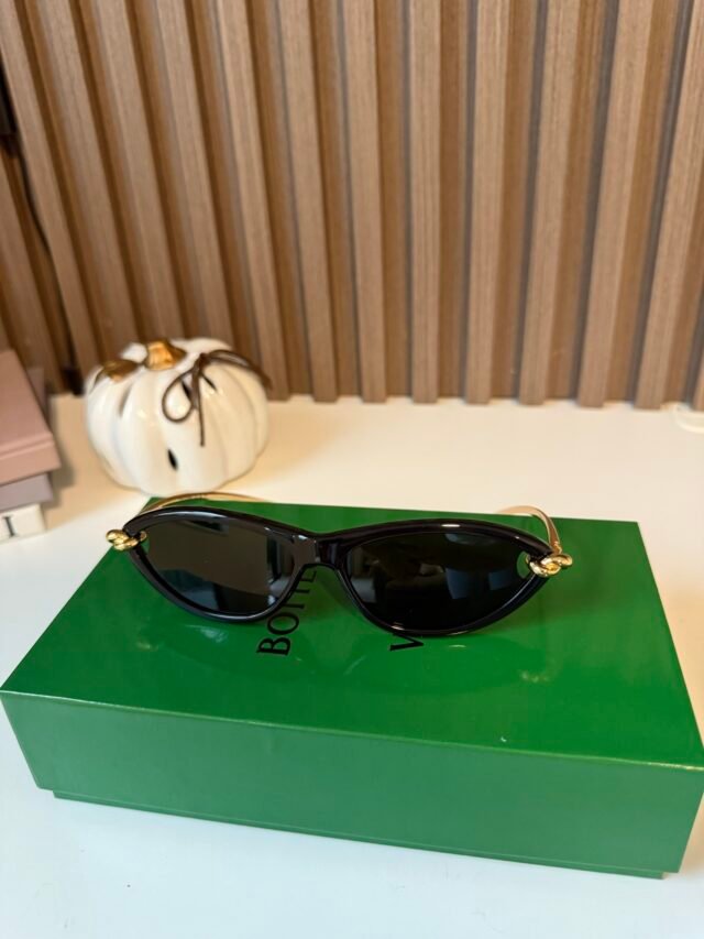 B SUNGLASSES