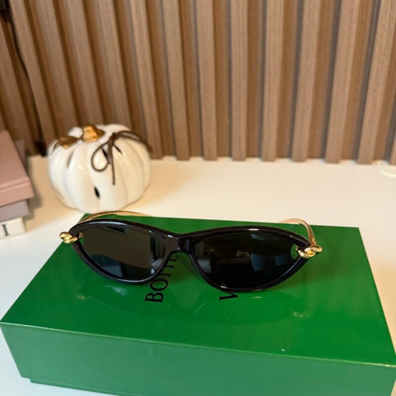 B SUNGLASSES