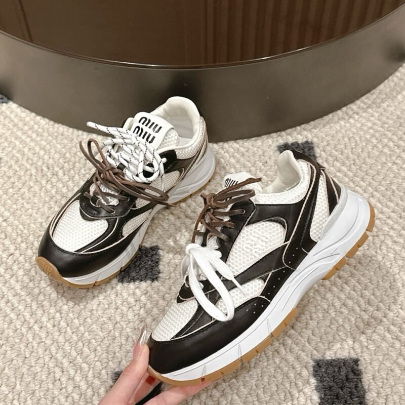 M SNEAKERS