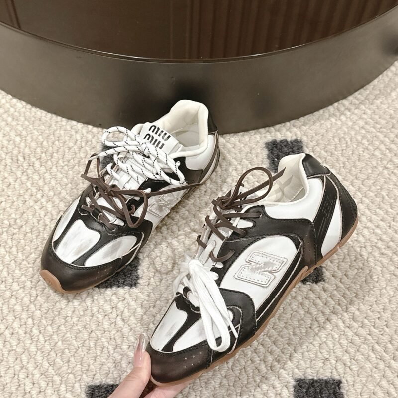 M SNEAKERS