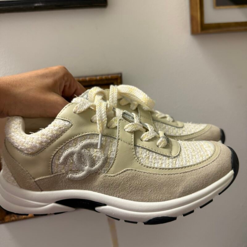 C SNEAKERS Size 7US