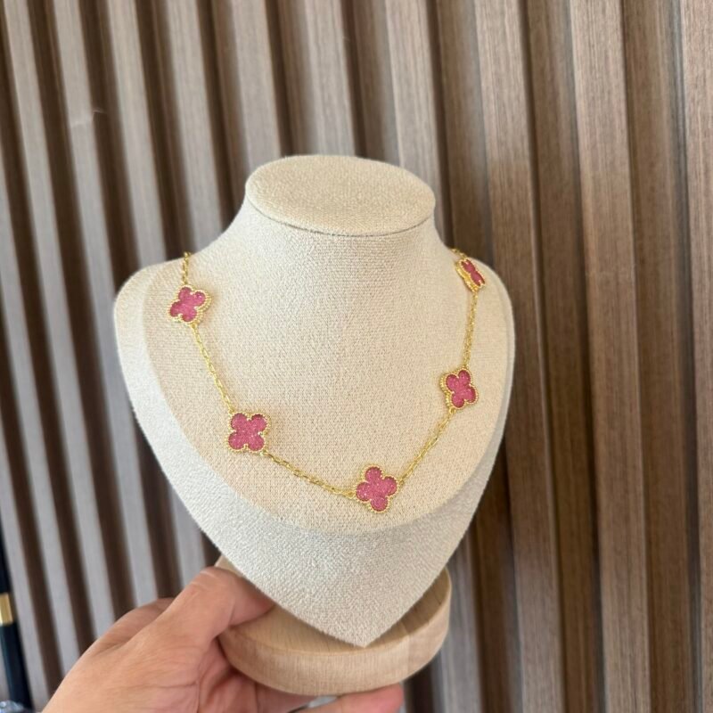 CLOVER PINK NECKLACE