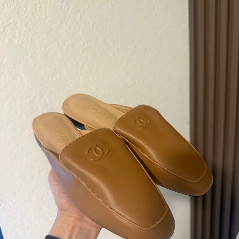 C CAMEL SANDALS